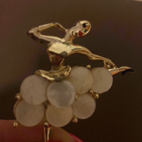 Vintage brooch/pin ballerina mother of pearl gold tone - Picture 8 of 12